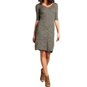 BCBGMAXAZRIA sz L Grey Wool Blend Short Sleeve V-Neck Sweater Dress